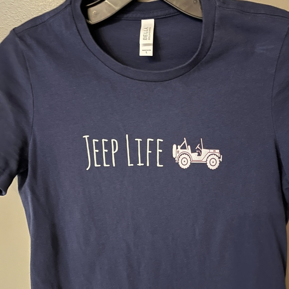 Jeep Life women’s short sleeve tee shirt size large fits like a small navy blue